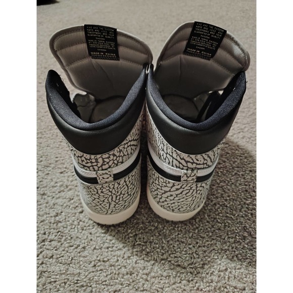 Air Jordan 1 Retro High OG (Elephant) - Picture 4 of 5